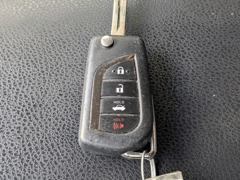 Used 2019 Toyota Camry SE FWD image 32