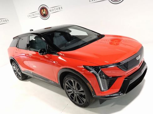 Used 2025 Cadillac Optiq Sport 2 w/ LPO, Floor Liner Package image 11