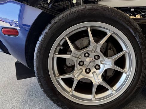 Used 2006 Ford GT RWD image 53