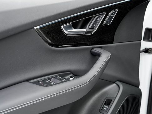 Used 2025 Audi Q7 3.0T Premium Plus w/ Premium Plus Package image 8