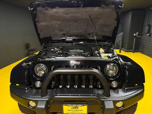 Used 2014 Jeep Wrangler Sahara w/ Connectivity Group AWD/4WD image 38