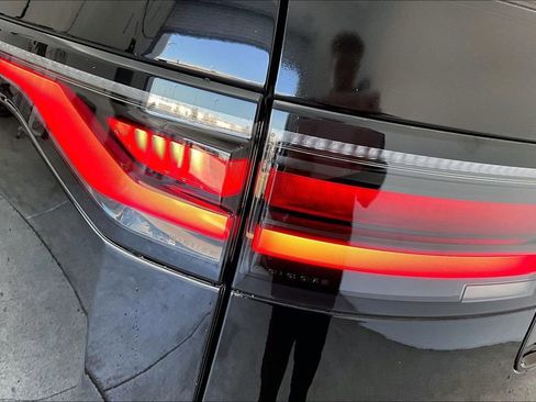 Used 2022 Land Rover Discovery S R-Dynamic image 40