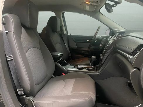 Used 2016 Chevrolet Traverse LT w/ Style and Technology Package FWD image 17
