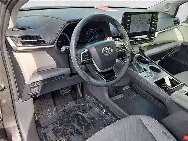 Used 2022 Toyota Sienna Limited FWD image 10