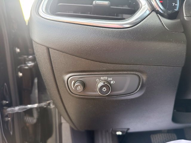 Used 2018 Chevrolet Equinox LT FWD image 15