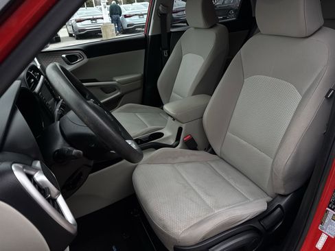 Used 2021 Kia Soul LX image 17