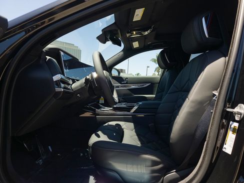 New 2026 BMW 740i w/ Premium Package RWD image 8