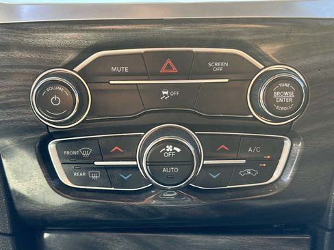 Used 2019 Chrysler 300 Touring w/ Sport Appearance Package RWD image 20