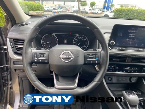 Used 2025 Nissan Rogue SV FWD image 14