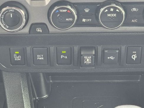 Used 2023 Toyota Tacoma TRD Off-Road w/ Technology Package AWD/4WD image 16