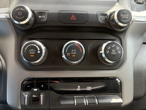 Used 2024 RAM 2500 Big Horn AWD/4WD image 20