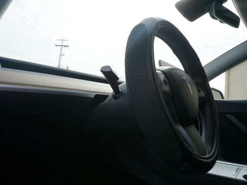 Used 2021 Tesla Model Y Long Range image 30