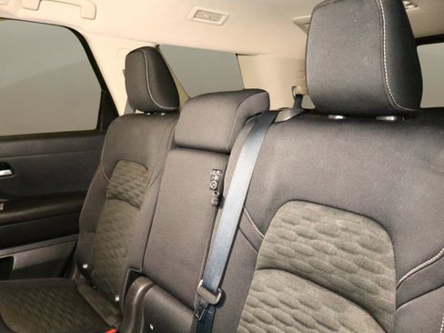 Used 2022 Nissan Pathfinder SV image 16