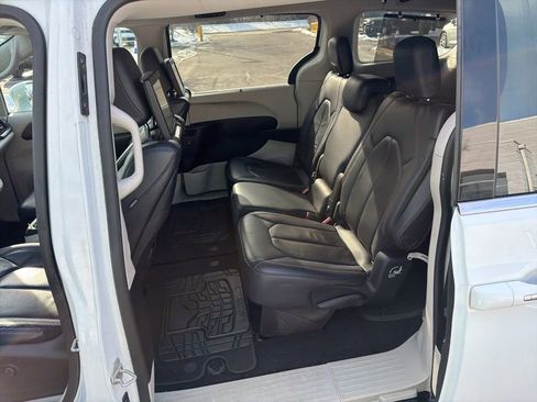 Used 2017 Chrysler Pacifica Touring-L Plus image 13