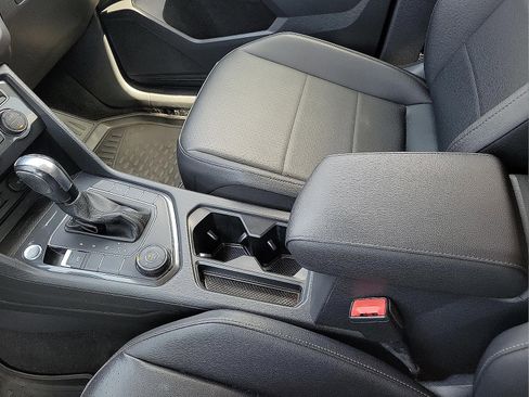 Used 2020 Volkswagen Tiguan SE image 20
