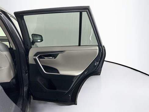 Used 2020 Toyota RAV4 Limited AWD/4WD image 32