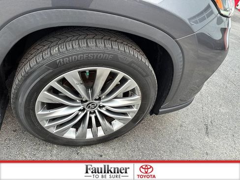 Used 2021 Toyota Highlander Platinum AWD/4WD image 19