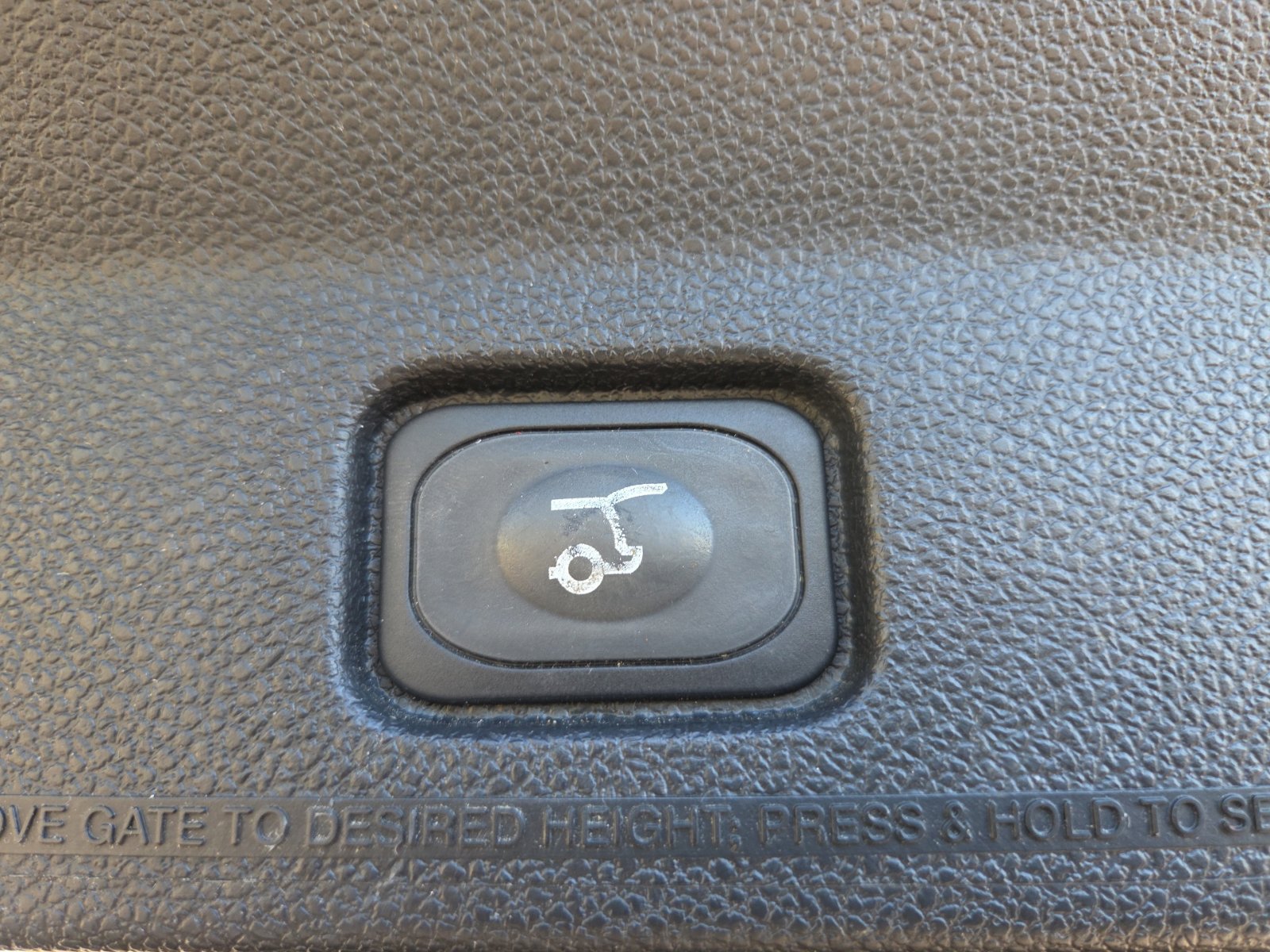 Used 2016 Ford Explorer XLT w/ Equipment Group 202A AWD/4WD image 9