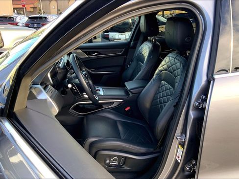 Used 2023 Jaguar F-PACE S image 8