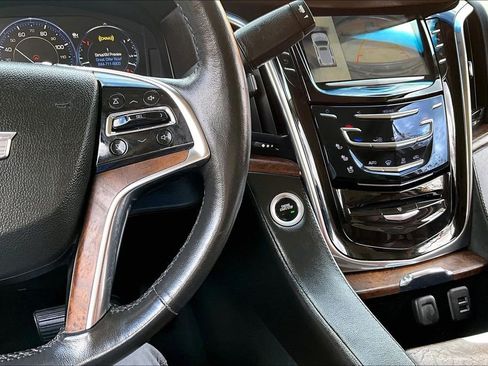 Used 2015 Cadillac Escalade Premium image 27