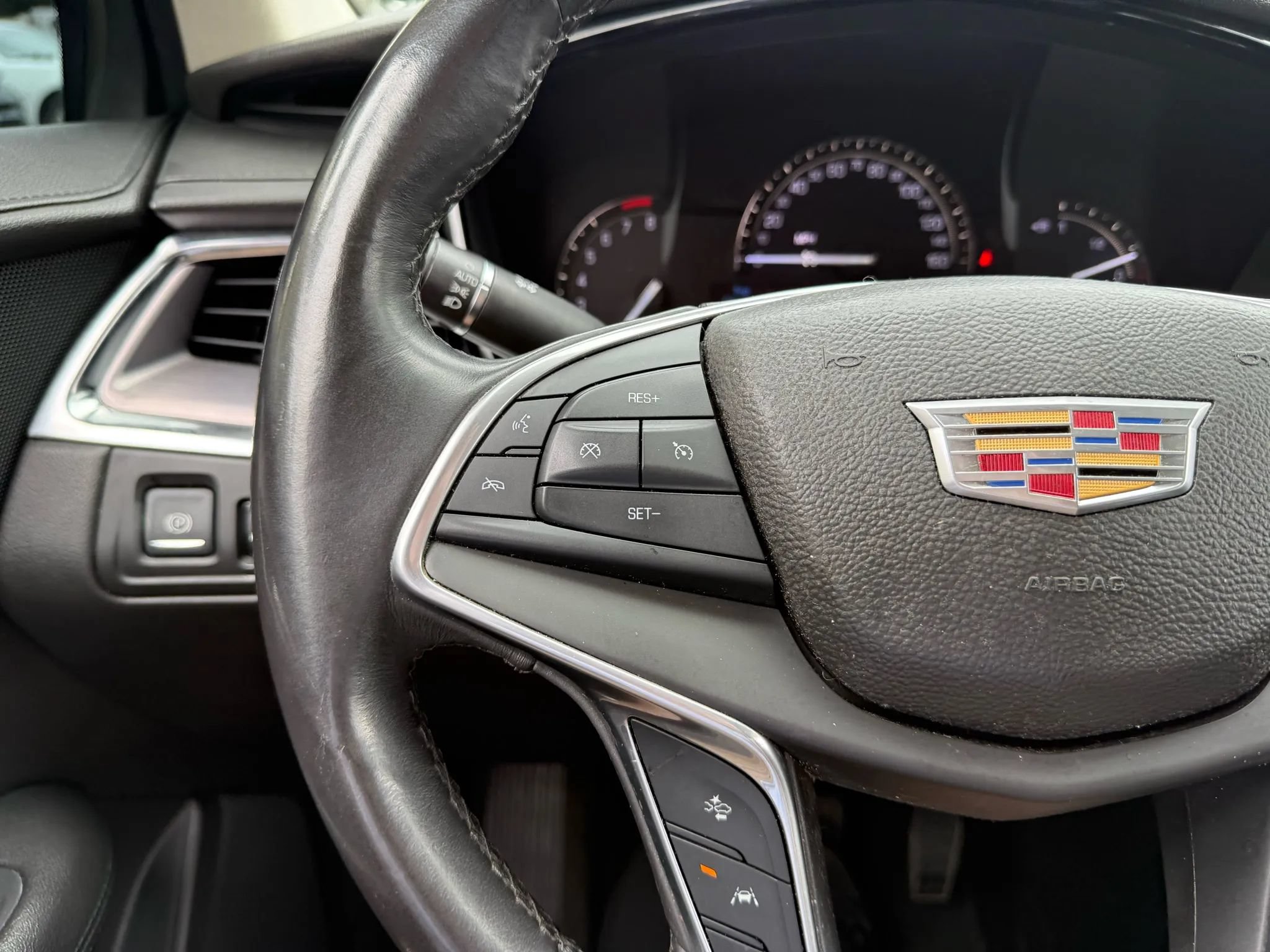 Used 2017 Cadillac XT5 Luxury w/ Driver Awareness Package FWD image 24