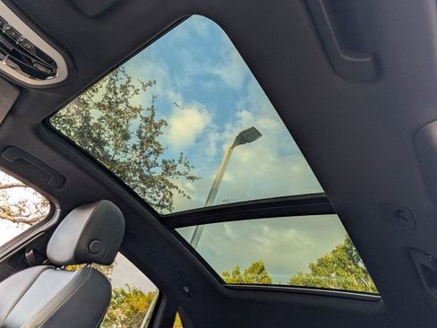 Used 2018 Porsche Macan image 25