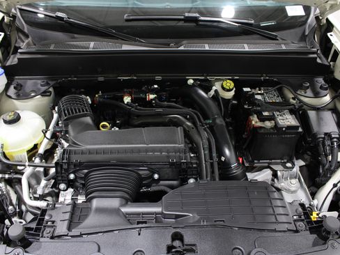 Used 2025 Ford Maverick Tremor AWD/4WD image 38