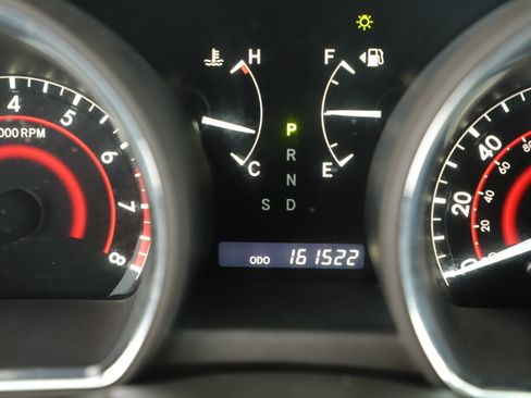 Used 2010 Toyota Highlander SE FWD image 18