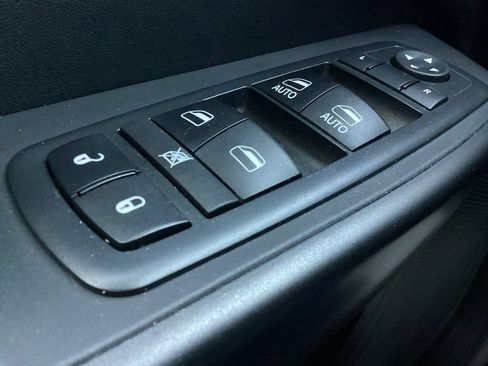 Used 2019 Jeep Cherokee Trailhawk w/ Cold Weather Group AWD/4WD image 32