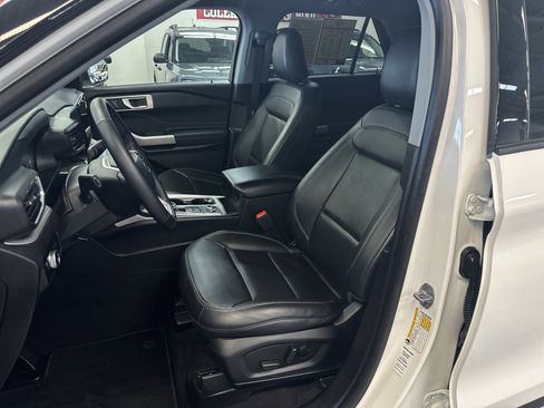 Used 2023 Ford Explorer XLT w/ Equipment Group 202A image 4