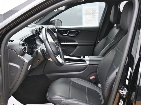 Used 2024 Mercedes-Benz GLC 300 4MATIC image 17