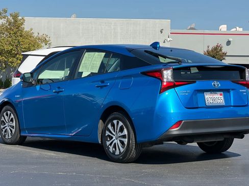 Certified 2021 Toyota Prius XLE AWD/4WD image 7