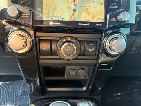 Used 2022 Toyota 4Runner TRD Off-Road Premium AWD/4WD image 22