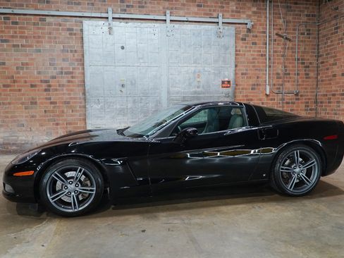 Used 2009 Chevrolet Corvette Convertible w/ Preferred Equipment Group RWD image 9