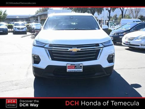 Used 2023 Chevrolet Traverse LT image 2