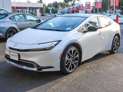New 2026 Toyota Prius Plug-In Hybrid FWD image 3