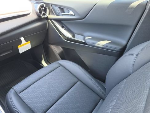 New 2027 Chevrolet Equinox LT w/ Convenience Package II FWD image 18