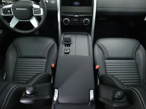 New 2025 Land Rover Discovery S image 18