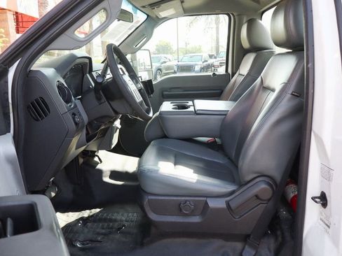 Used 2015 Ford F550 2WD Regular Cab Super Duty image 19