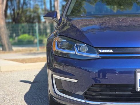 Used 2017 Volkswagen e-Golf SEL Premium image 18