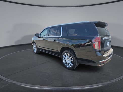 Used 2021 Chevrolet Suburban High Country w/ Premium Package AWD/4WD image 6