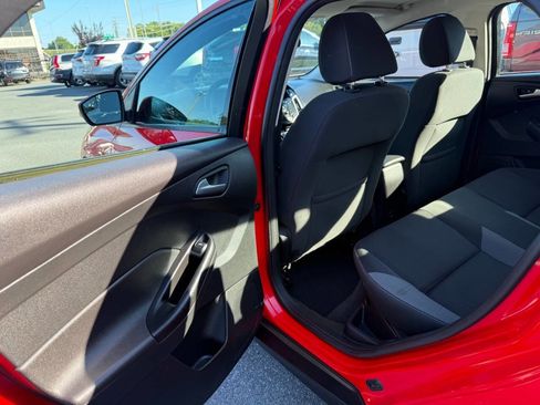 Used 2014 Ford Focus SE FWD image 8