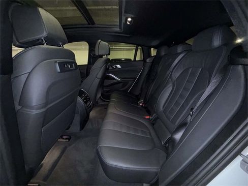 Used 2021 BMW X6 xDrive40i w/ M Sport Package image 18