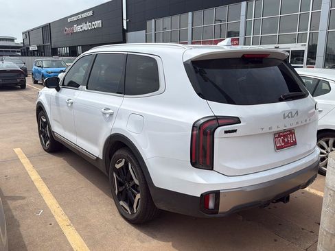 Used 2024 Kia Telluride EX w/ EX Captain's Chair Package FWD image 6