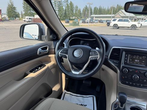 Used 2017 Jeep Grand Cherokee Laredo w/ Quick Order Package 23E AWD/4WD image 22