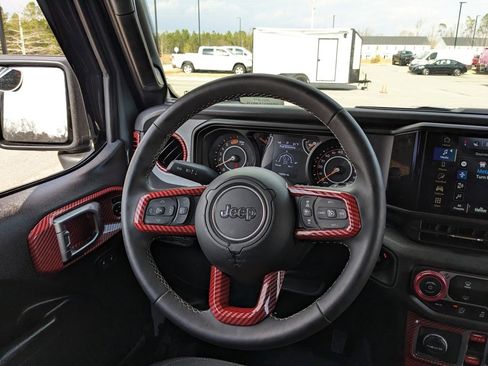 Used 2025 Jeep Wrangler Willys image 24