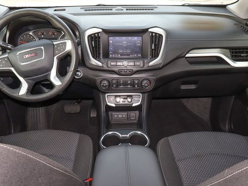Used 2024 GMC Terrain SLE image 10