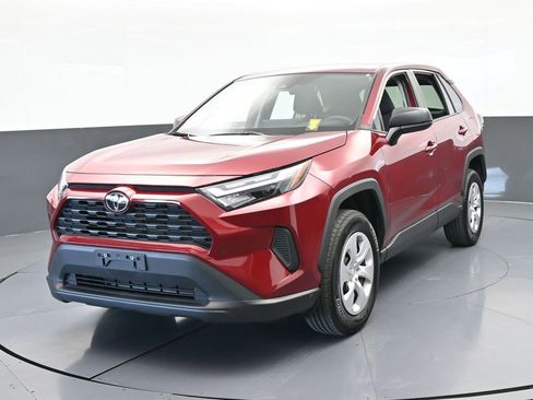 Used 2024 Toyota RAV4 LE image 5