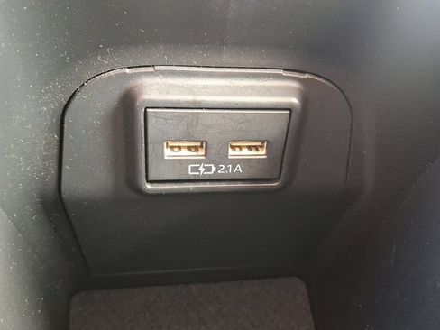 Used 2021 Toyota RAV4 XLE AWD/4WD image 25