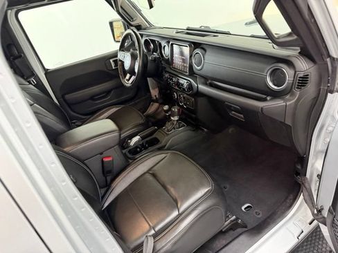 Used 2022 Jeep Wrangler Unlimited Sahara w/ Cold Weather Group AWD/4WD image 37